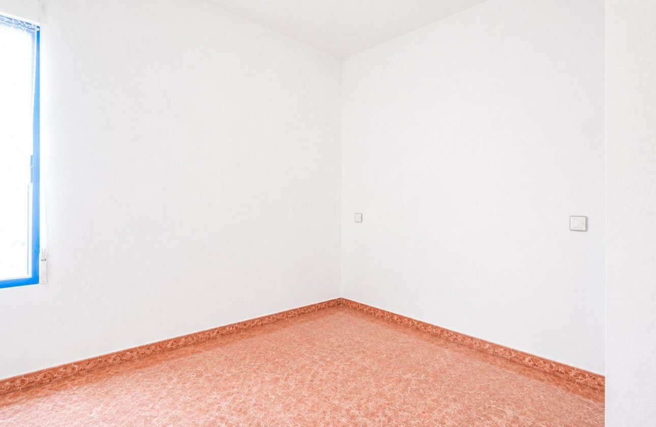 Resale - Apartment / flat - Torrevieja - Estacion de autobuses