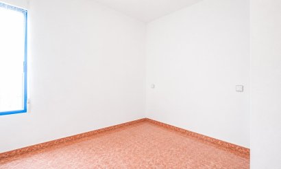 Resale - Apartment / flat - Torrevieja - Estacion de autobuses