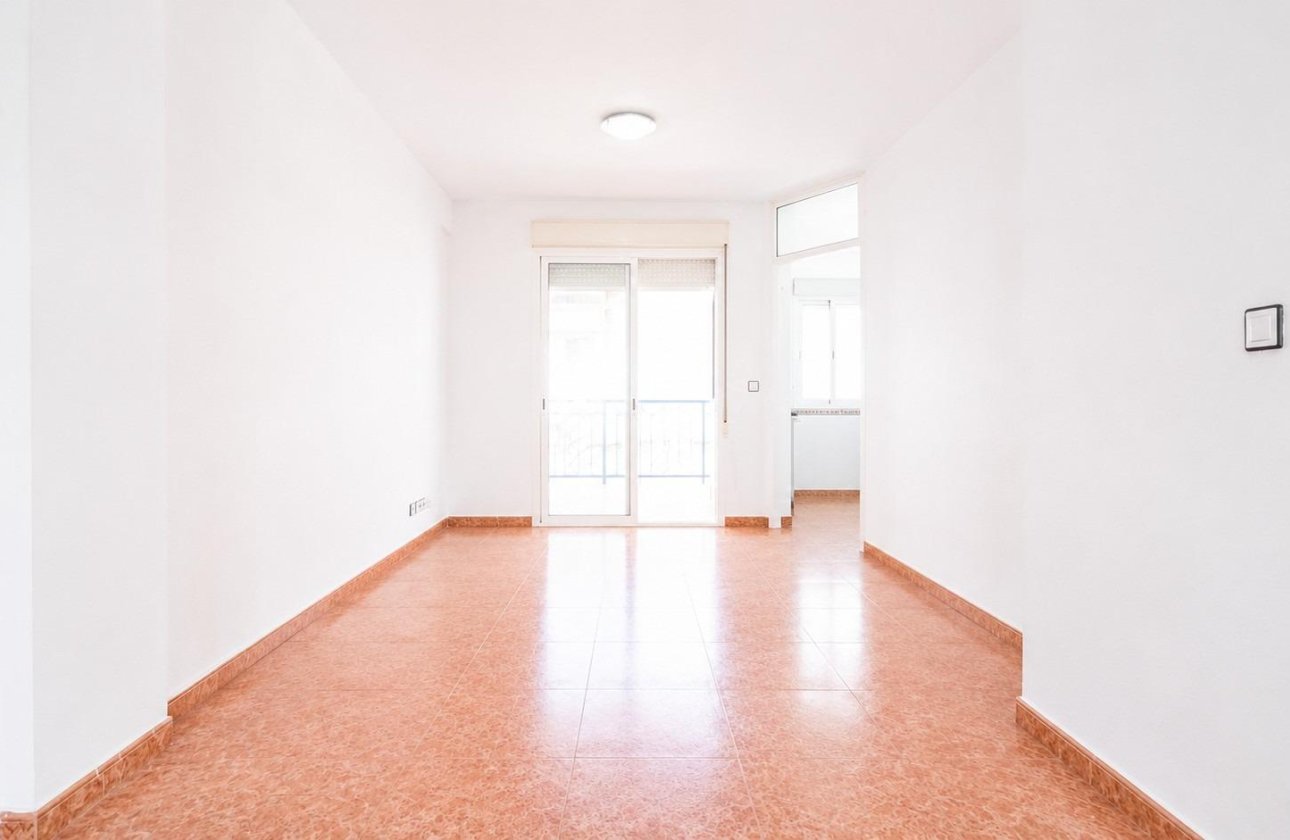 Resale - Apartment / flat - Torrevieja - Estacion de autobuses
