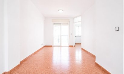 Resale - Apartment / flat - Torrevieja - Estacion de autobuses