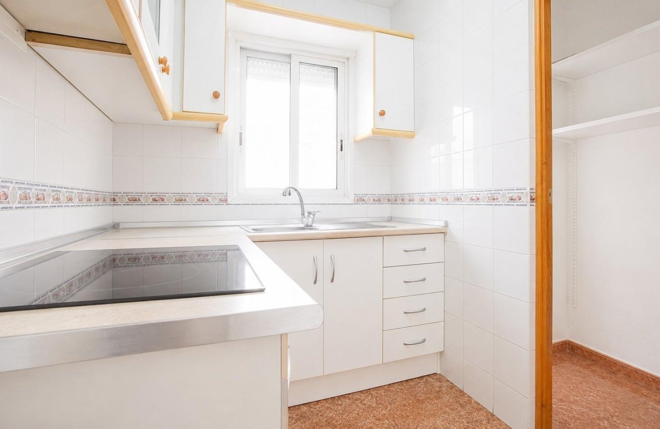 Resale - Apartment / flat - Torrevieja - Estacion de autobuses