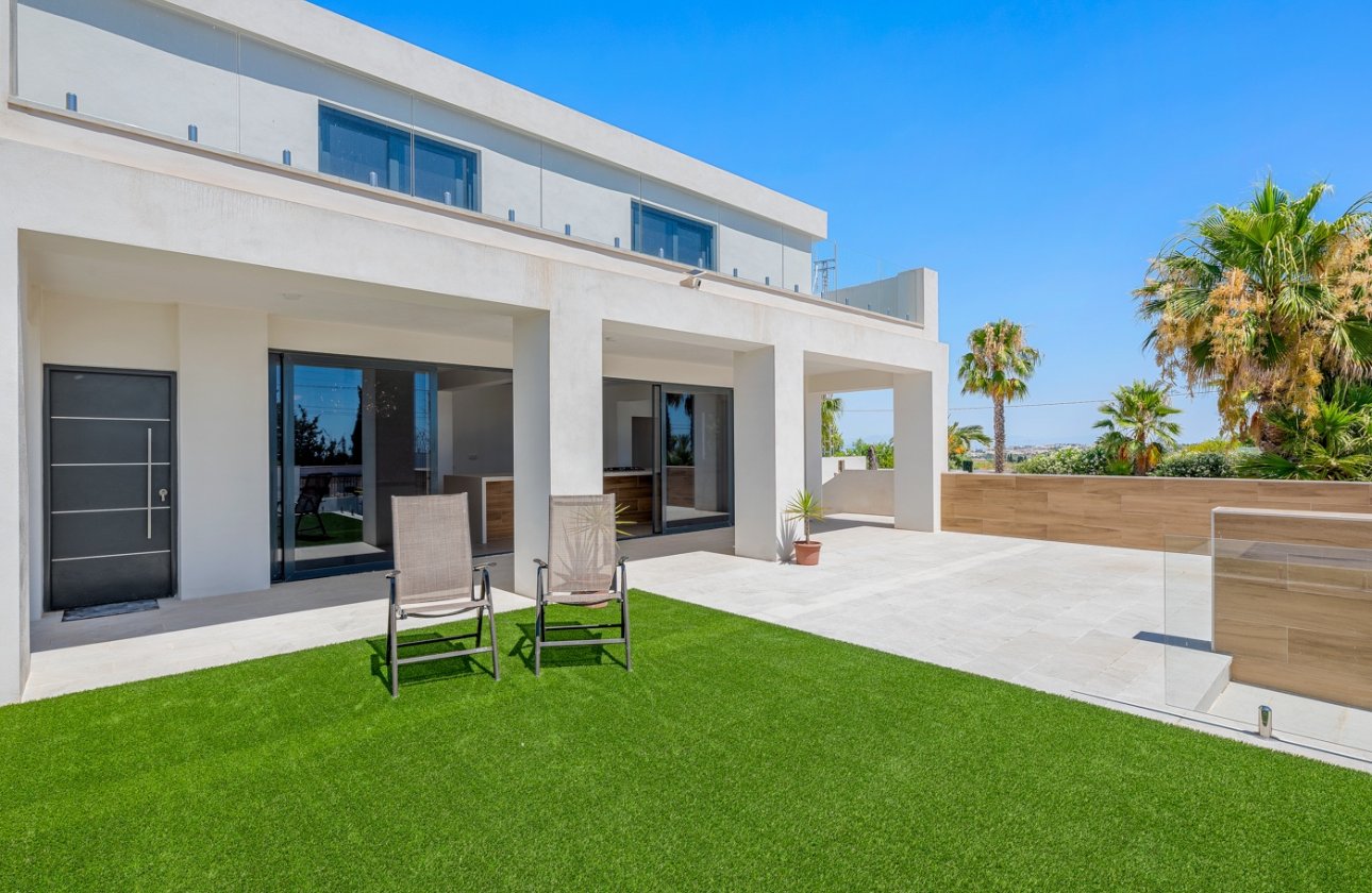 Resale - Villa - Los Montesinos - La Herrada