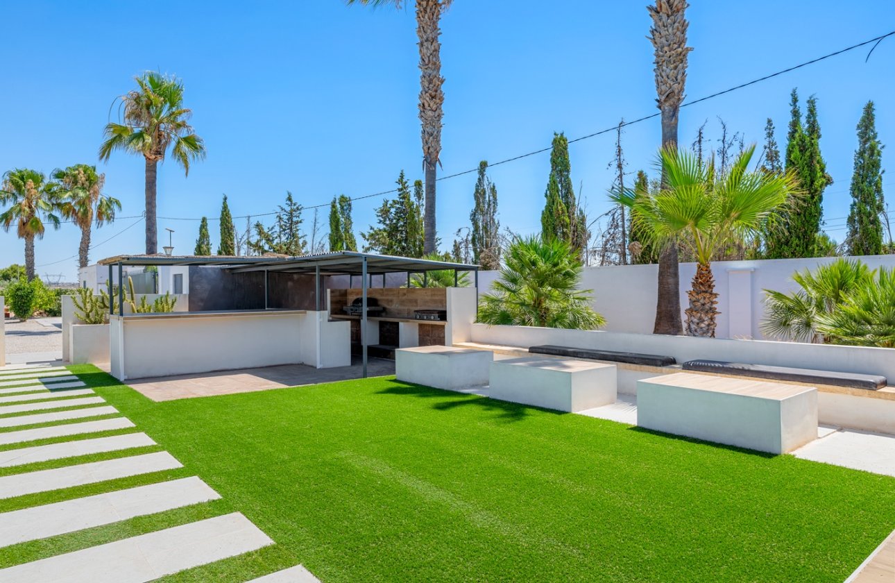 Resale - Villa - Los Montesinos - La Herrada