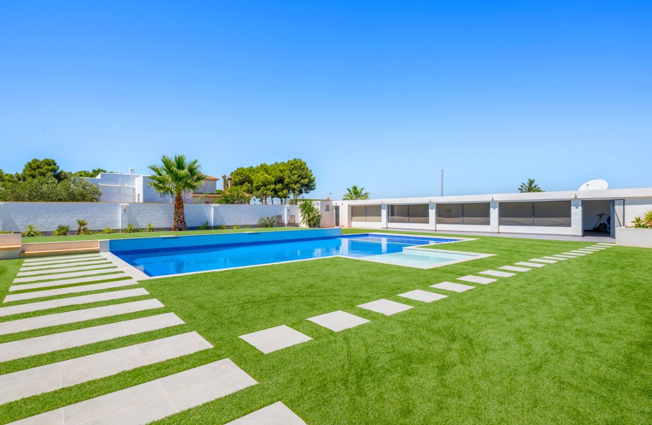Resale - Villa - Los Montesinos - La Herrada