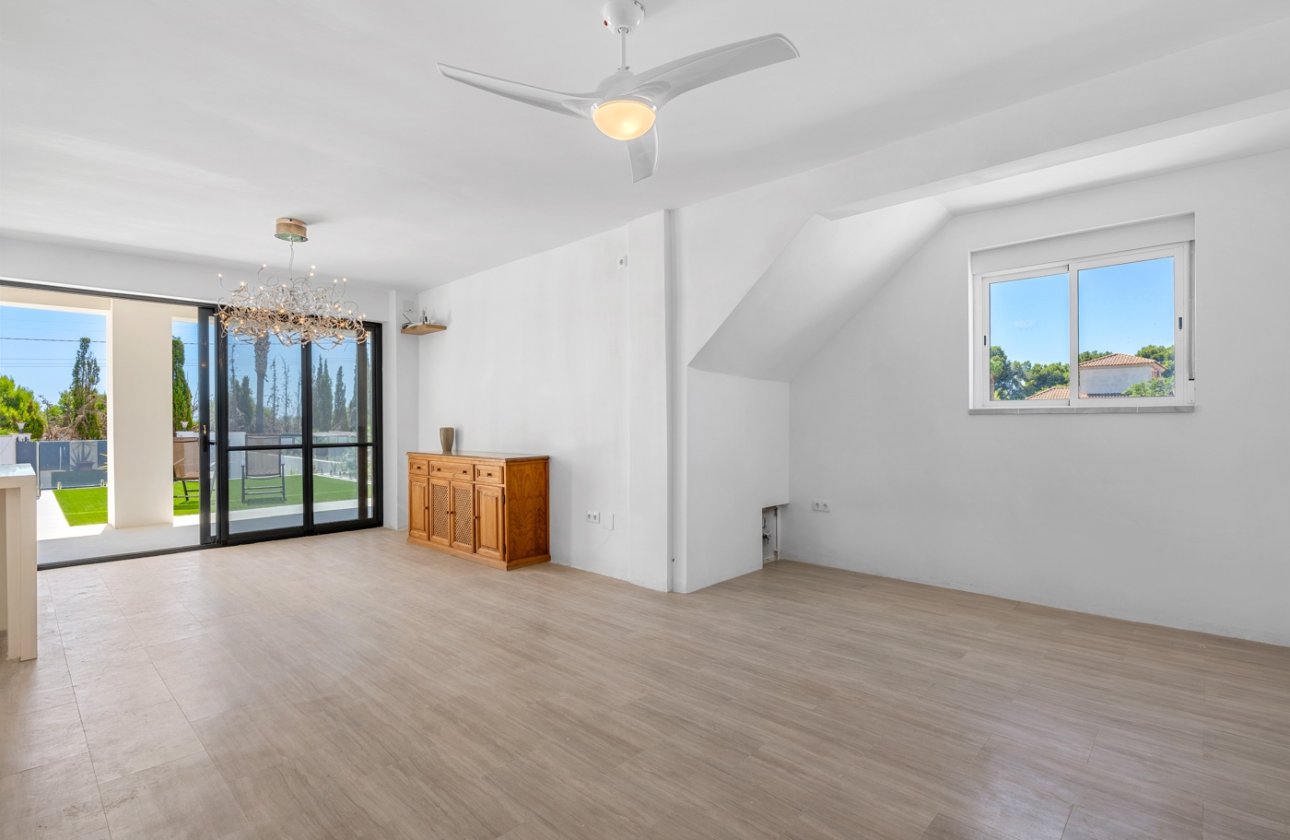 Resale - Villa - Los Montesinos - La Herrada
