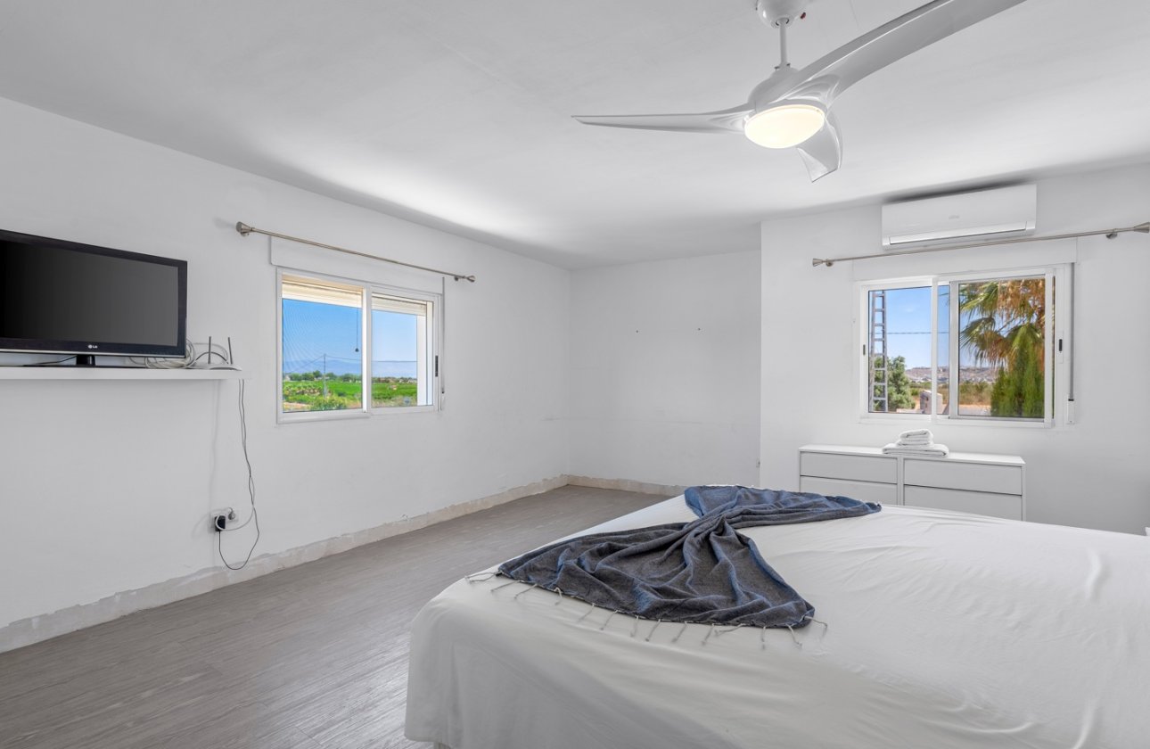 Resale - Villa - Los Montesinos - La Herrada