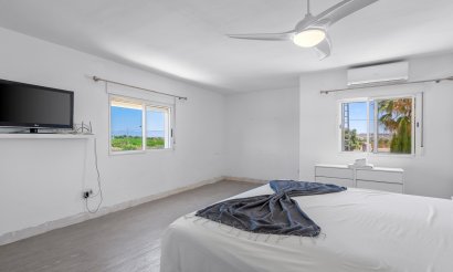 Resale - Villa - Los Montesinos - La Herrada