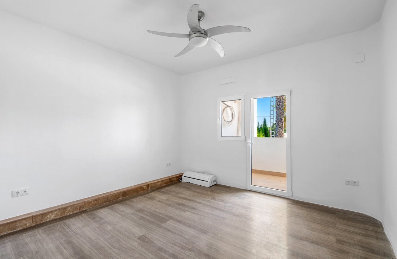 Resale - Villa - Los Montesinos - La Herrada