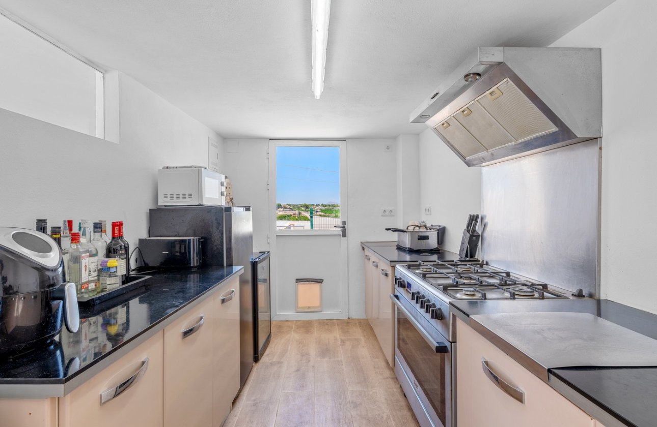Resale - Villa - Los Montesinos - La Herrada