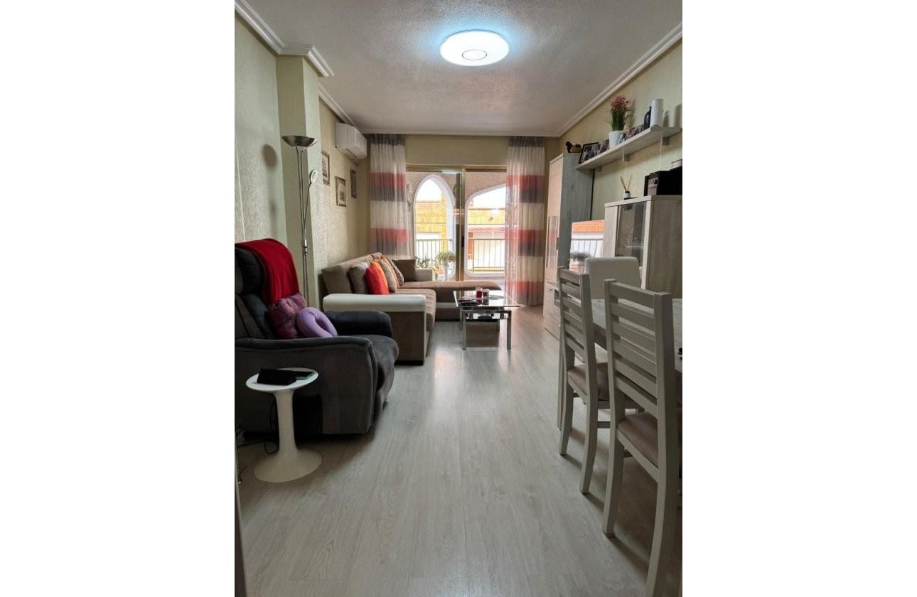 Resale - Apartment / flat - Torrevieja - Playa de los Locos