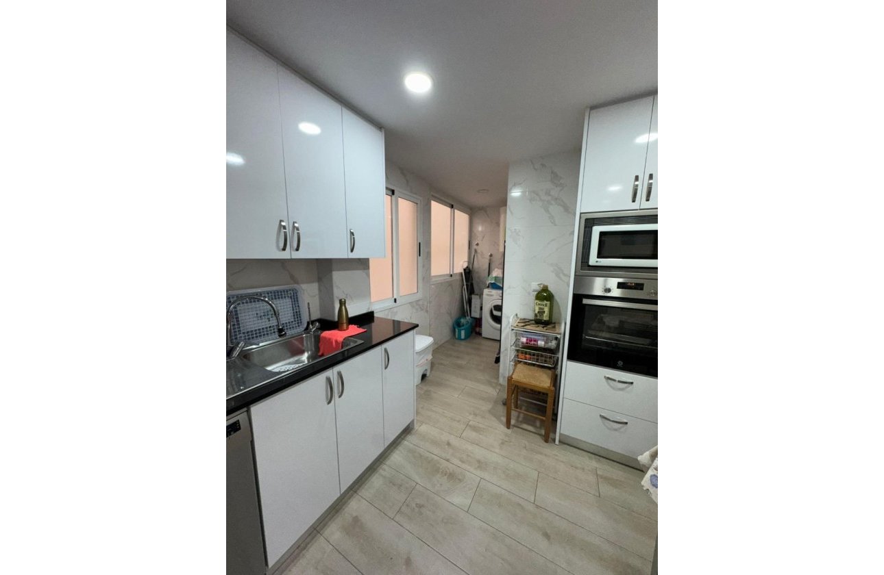 Resale - Apartment / flat - Torrevieja - Playa de los Locos