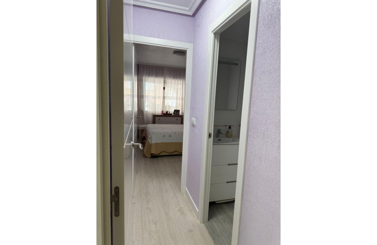 Resale - Apartment / flat - Torrevieja - Playa de los Locos