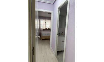 Resale - Apartment / flat - Torrevieja - Playa de los Locos