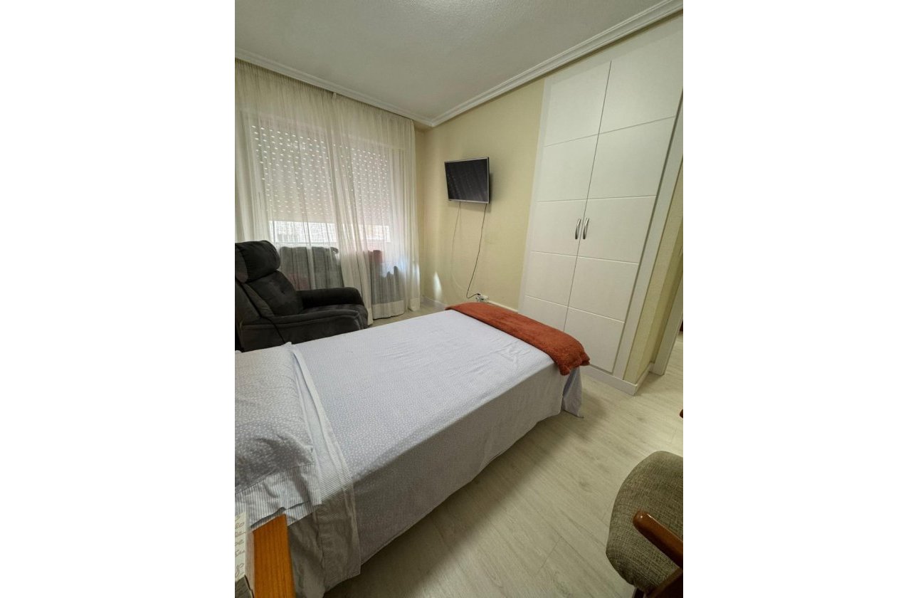 Resale - Apartment / flat - Torrevieja - Playa de los Locos