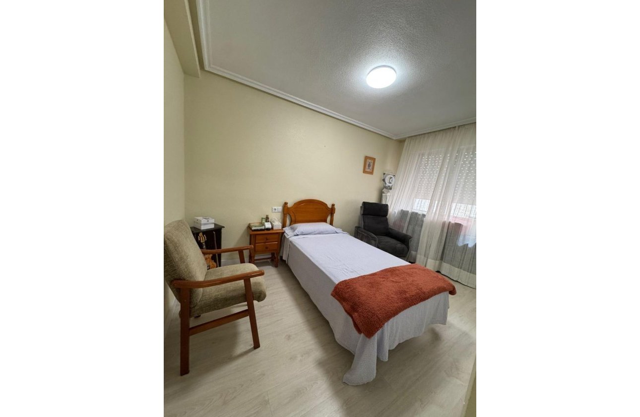 Resale - Apartment / flat - Torrevieja - Playa de los Locos