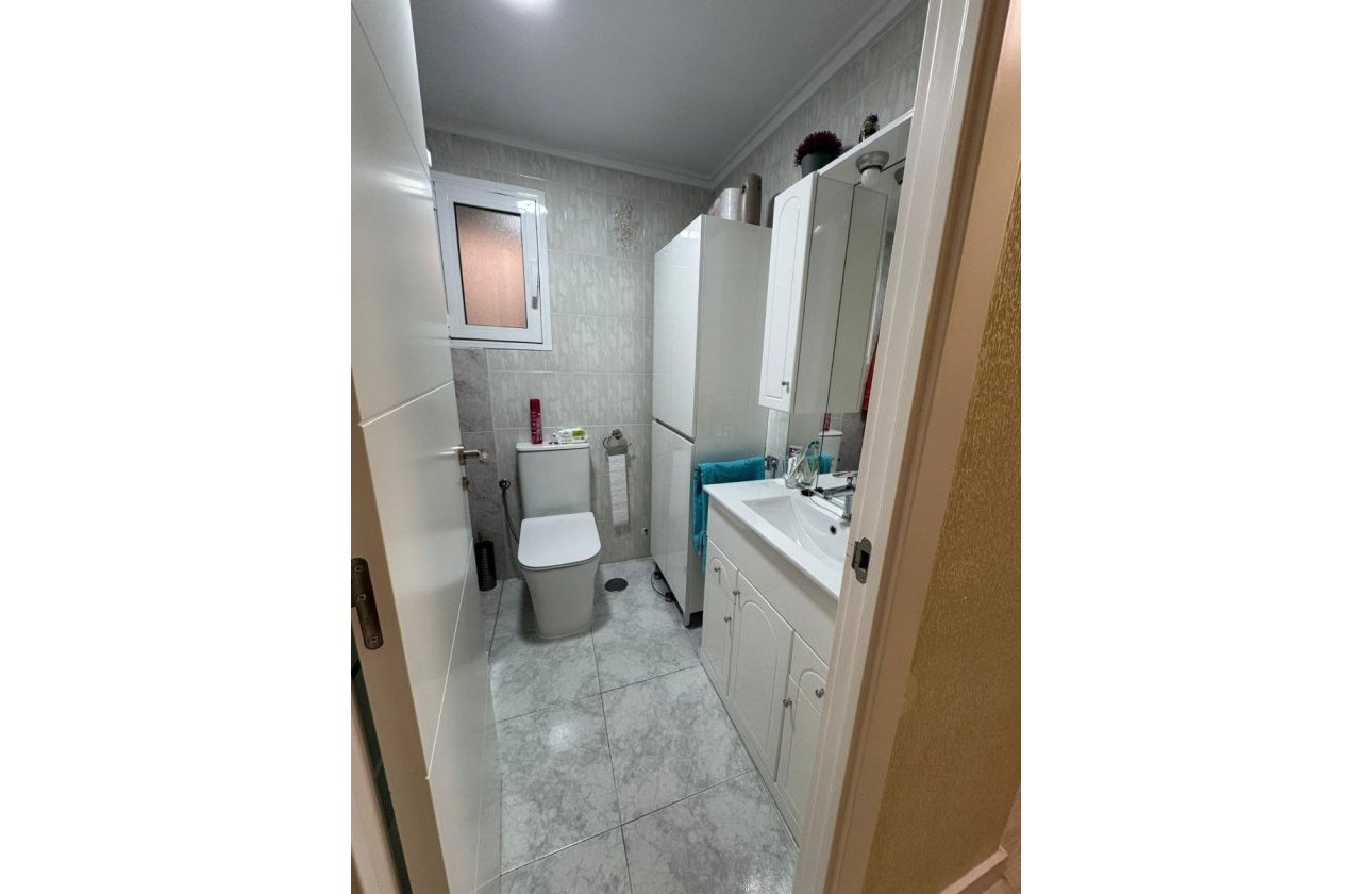 Resale - Apartment / flat - Torrevieja - Playa de los Locos