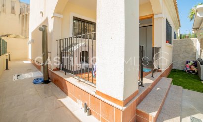 Resale - Townhouse - Torrevieja - Aguas Nuevas