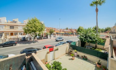 Resale - Townhouse - Torrevieja - Aguas Nuevas