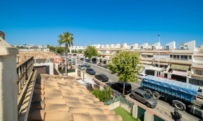 Resale - Townhouse - Torrevieja - Aguas Nuevas