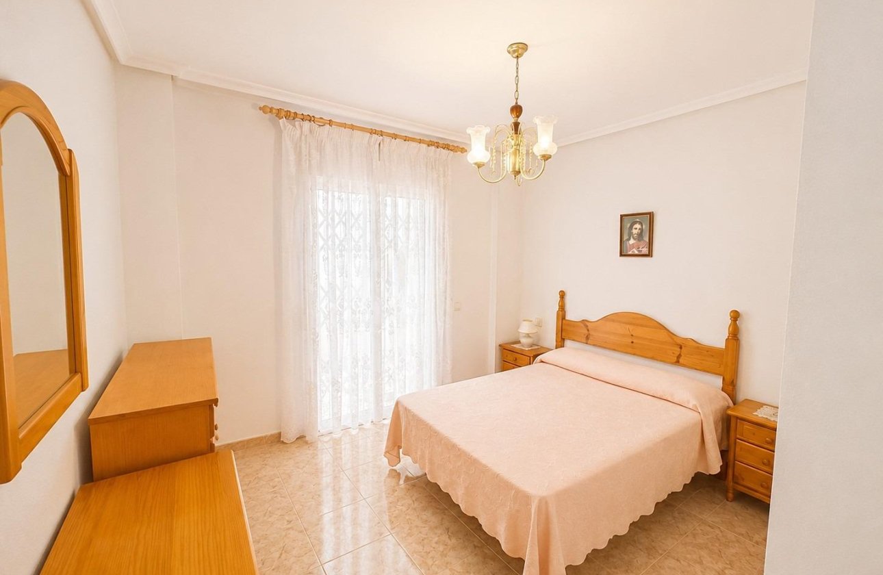 Resale - Apartment / flat - Torrevieja - Estacion de autobuses