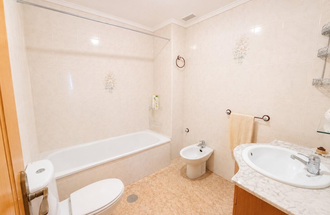 Resale - Apartment / flat - Torrevieja - Estacion de autobuses