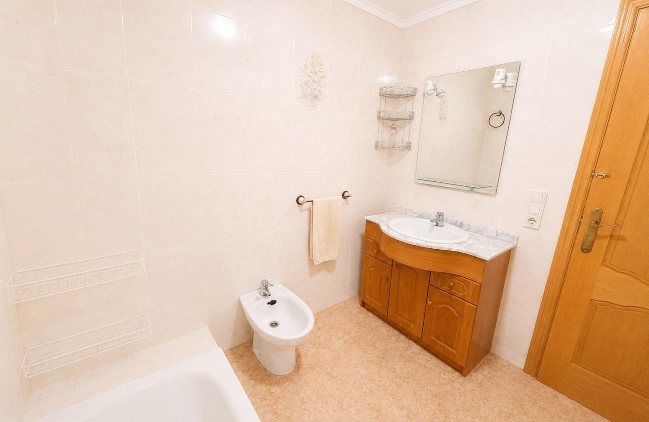 Resale - Apartment / flat - Torrevieja - Estacion de autobuses
