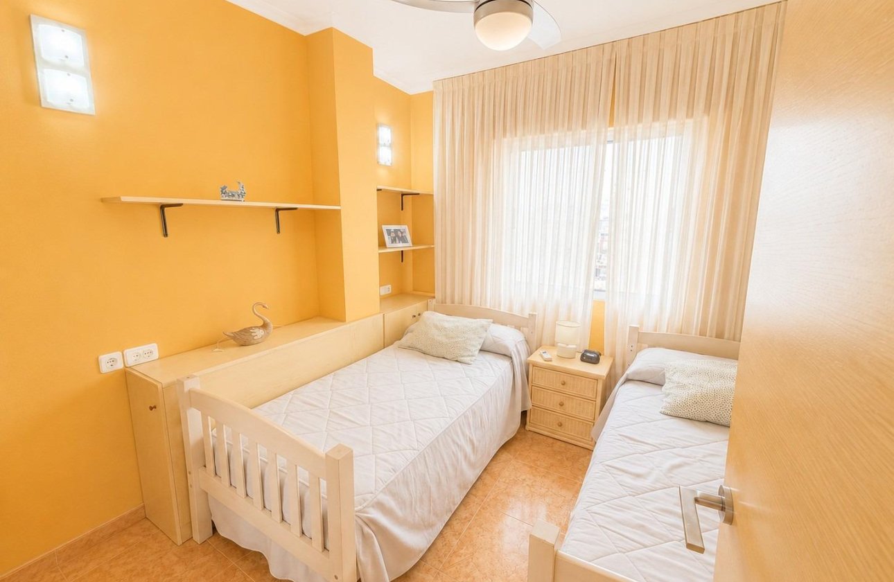 Resale - Apartment / flat - Torrevieja - Estacion de autobuses