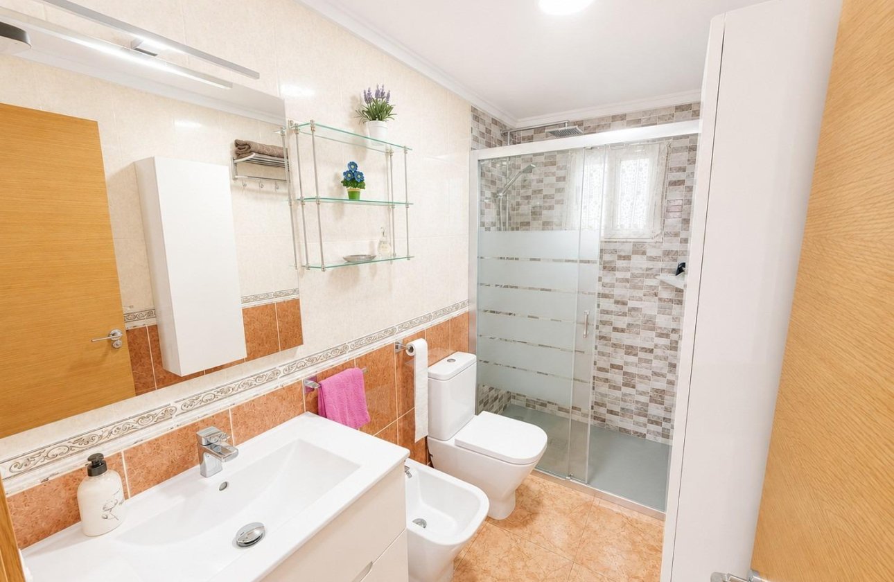 Resale - Apartment / flat - Torrevieja - Estacion de autobuses