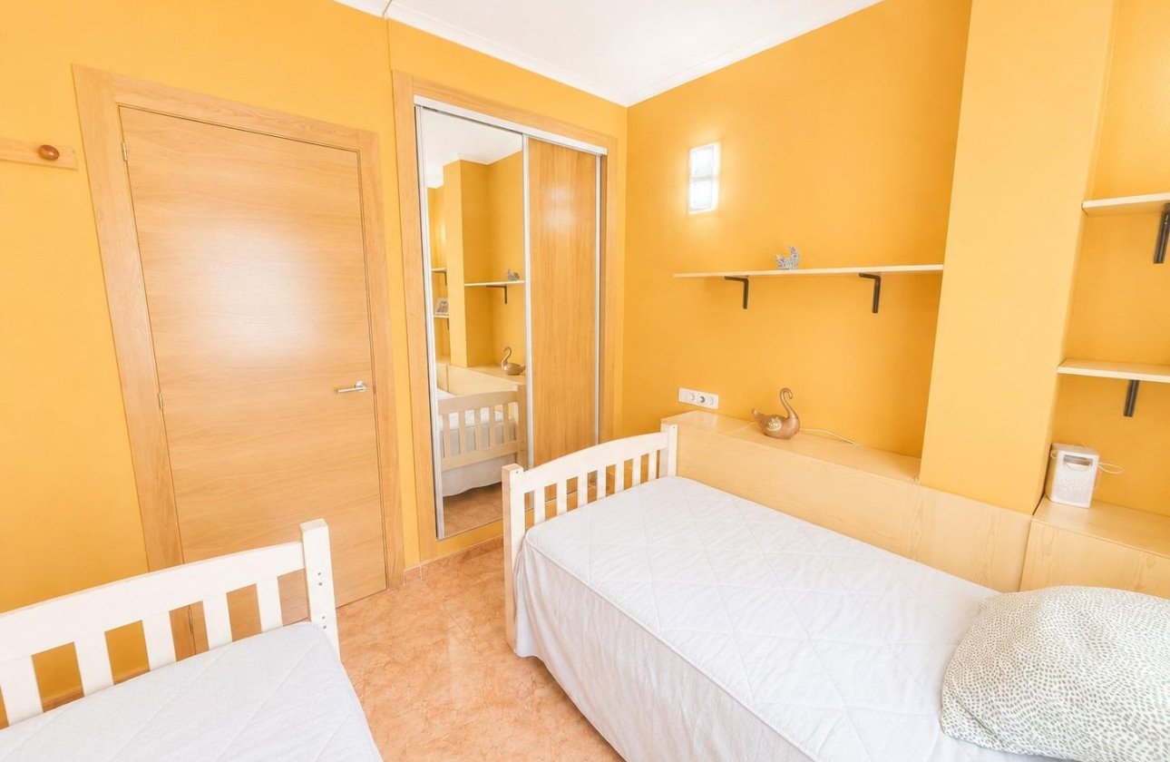 Resale - Apartment / flat - Torrevieja - Estacion de autobuses