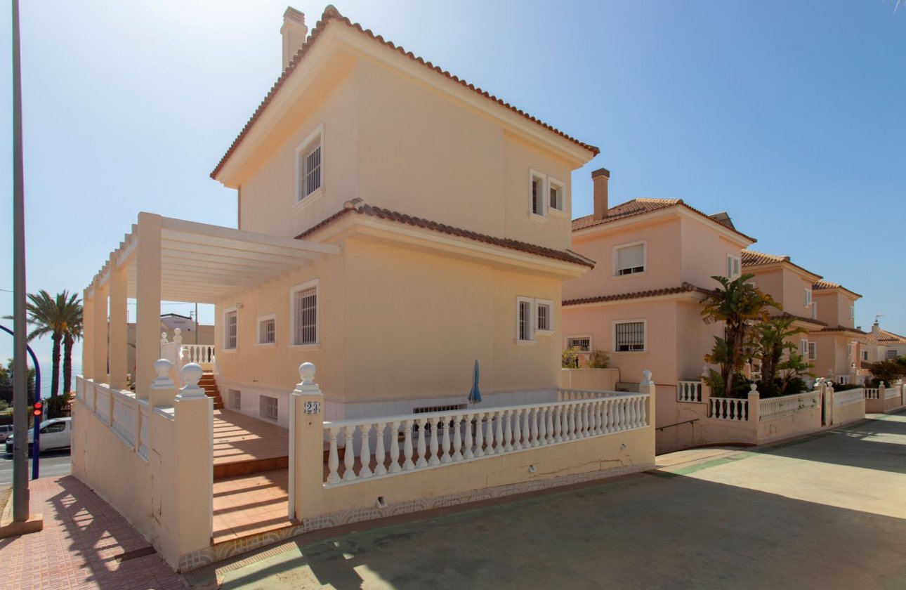 Resale - Villa - Torrevieja