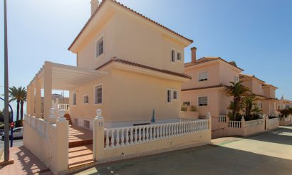 Resale - Villa - Torrevieja