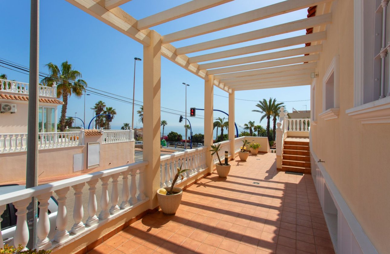Resale - Villa - Torrevieja