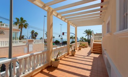 Resale - Villa - Torrevieja