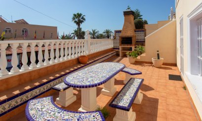 Resale - Villa - Torrevieja