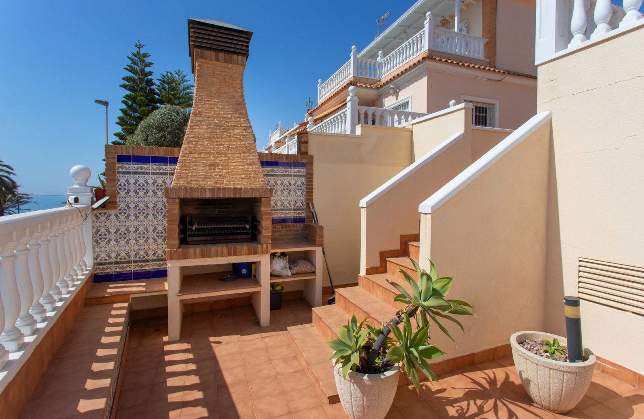 Resale - Villa - Torrevieja