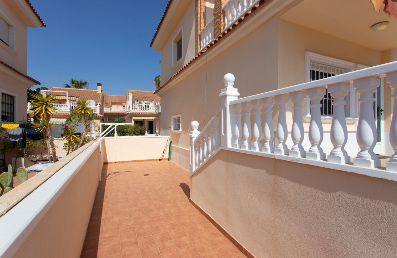 Resale - Villa - Torrevieja