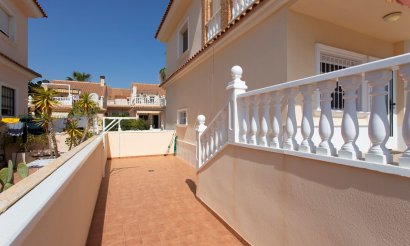 Resale - Villa - Torrevieja