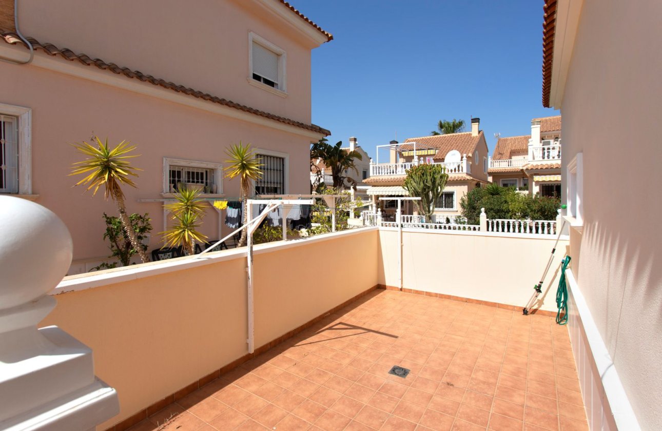 Resale - Villa - Torrevieja