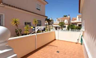 Resale - Villa - Torrevieja