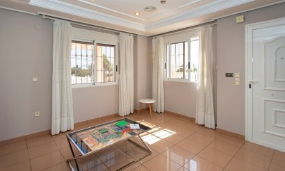 Resale - Villa - Torrevieja