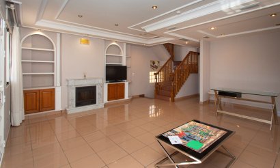 Resale - Villa - Torrevieja