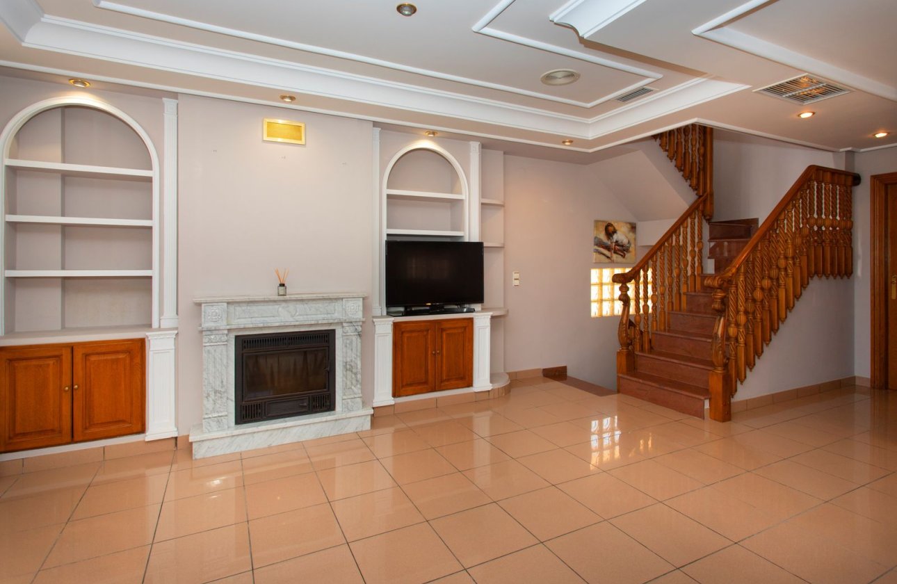 Resale - Villa - Torrevieja