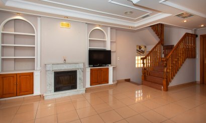 Resale - Villa - Torrevieja