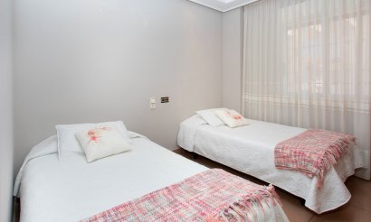 Resale - Villa - Torrevieja