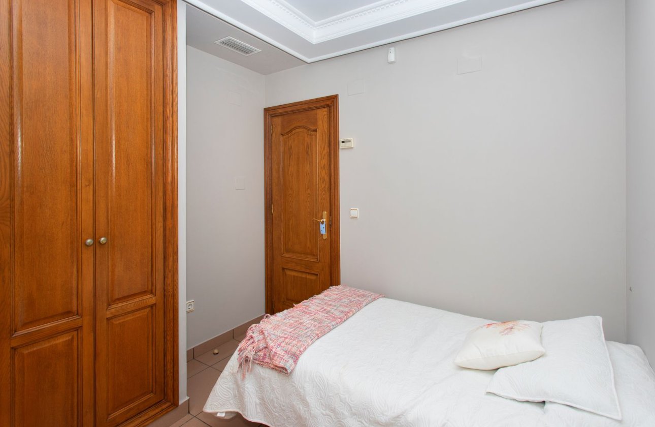 Resale - Villa - Torrevieja