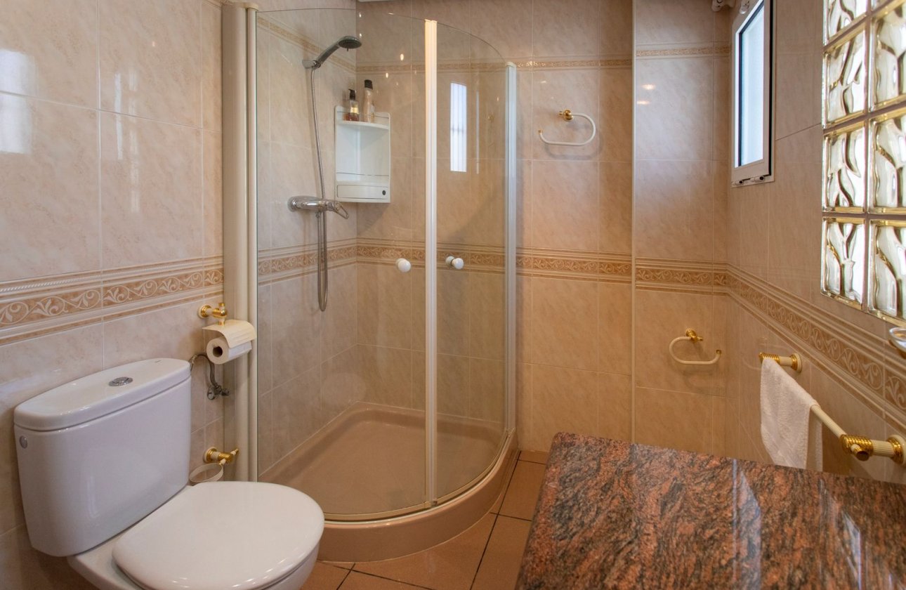 Resale - Villa - Torrevieja