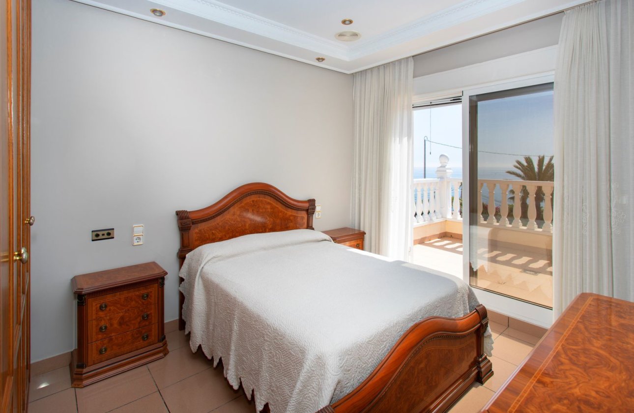 Resale - Villa - Torrevieja