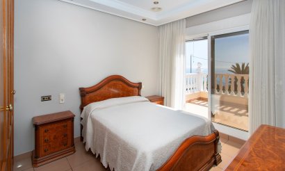 Resale - Villa - Torrevieja
