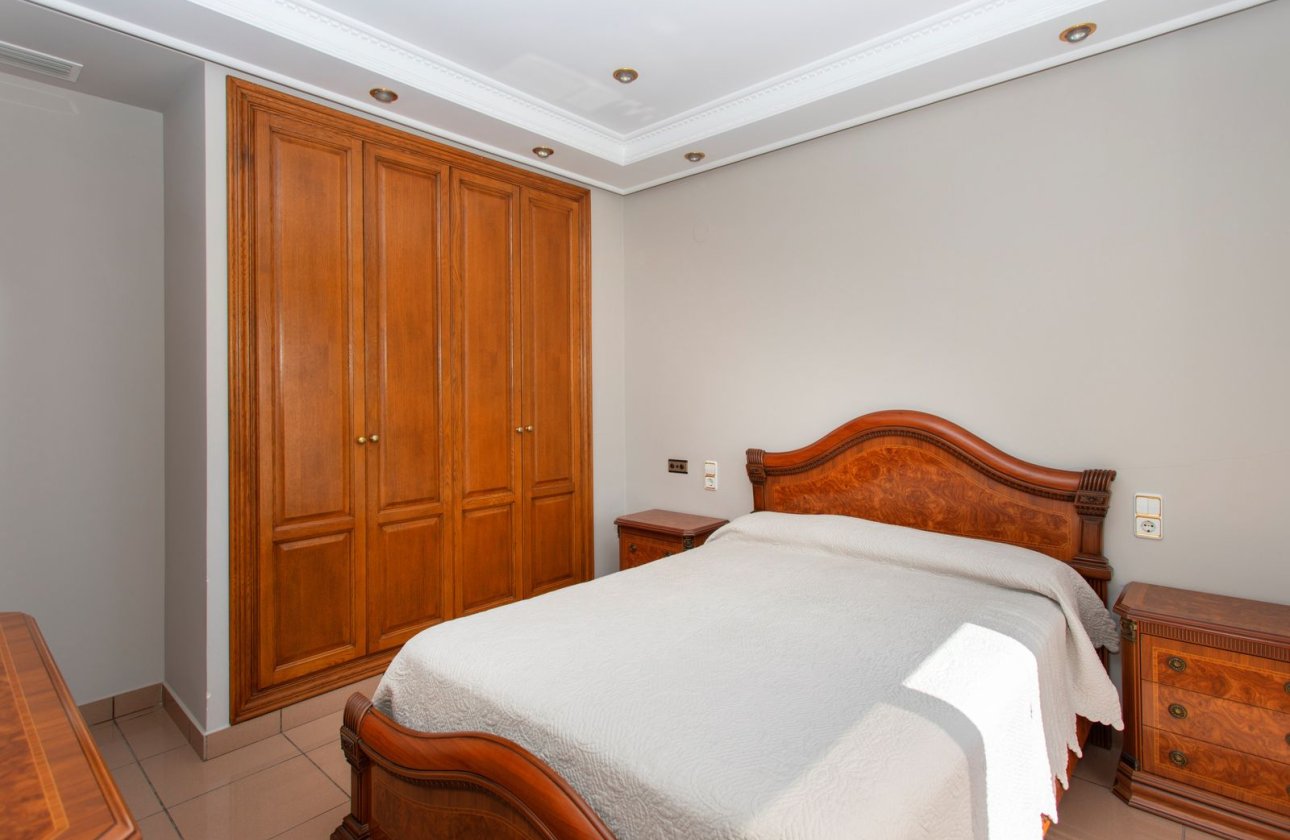 Resale - Villa - Torrevieja