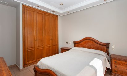 Resale - Villa - Torrevieja